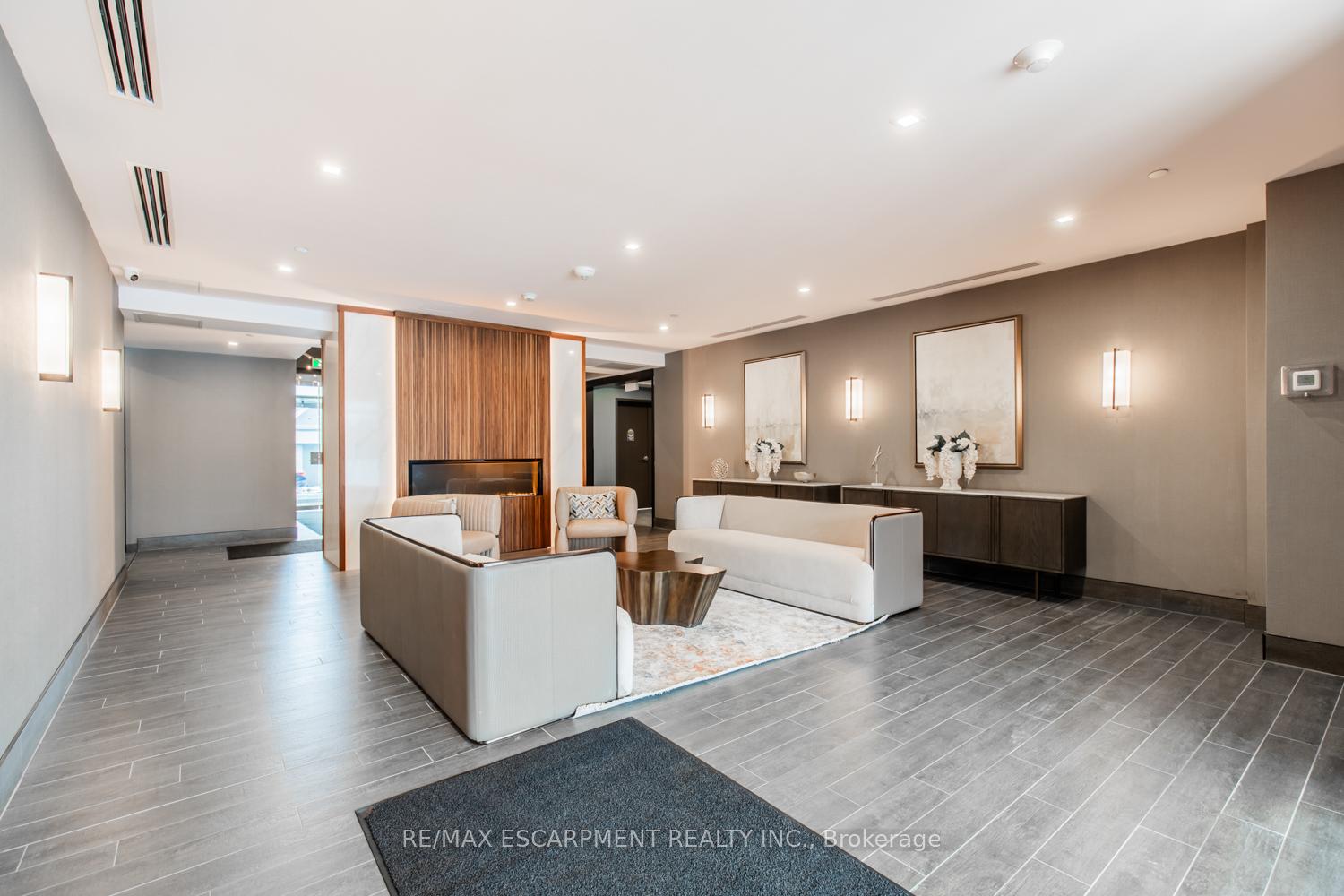 Photo 5 of Unit 804, 470 Dundas Street E, Hamilton, Waterdown — HOMEH