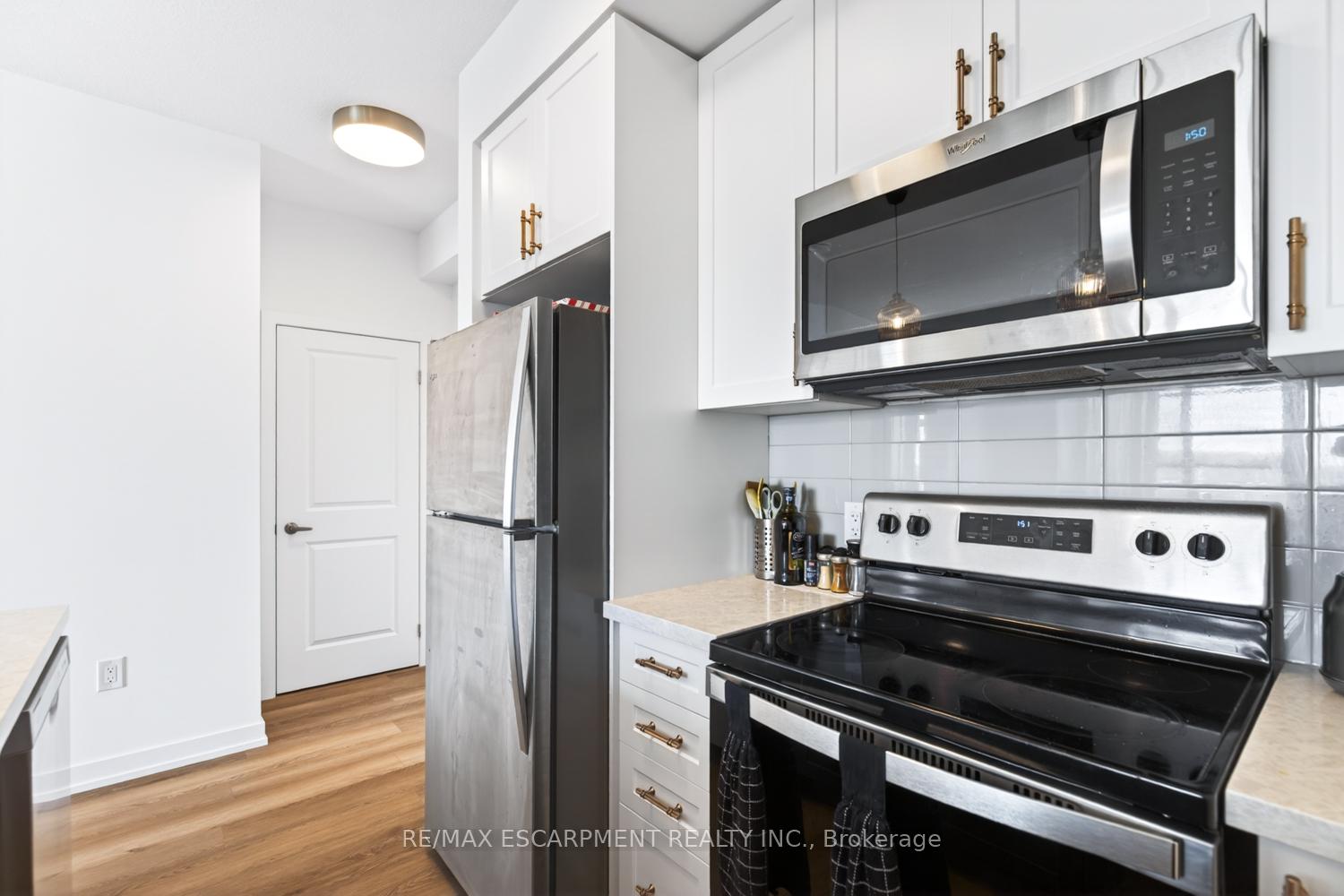 Photo 10 of Unit 804, 470 Dundas Street E, Hamilton, Waterdown — HOMEH
