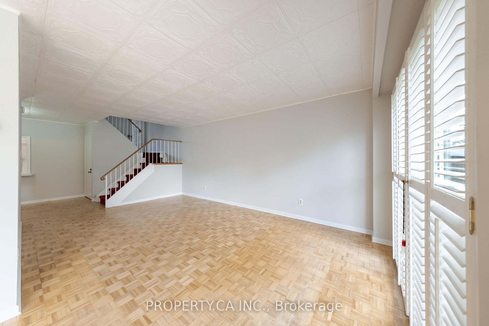 Photo 6 of 12 Deeprose Lane, Ajax, South East — HOMEH