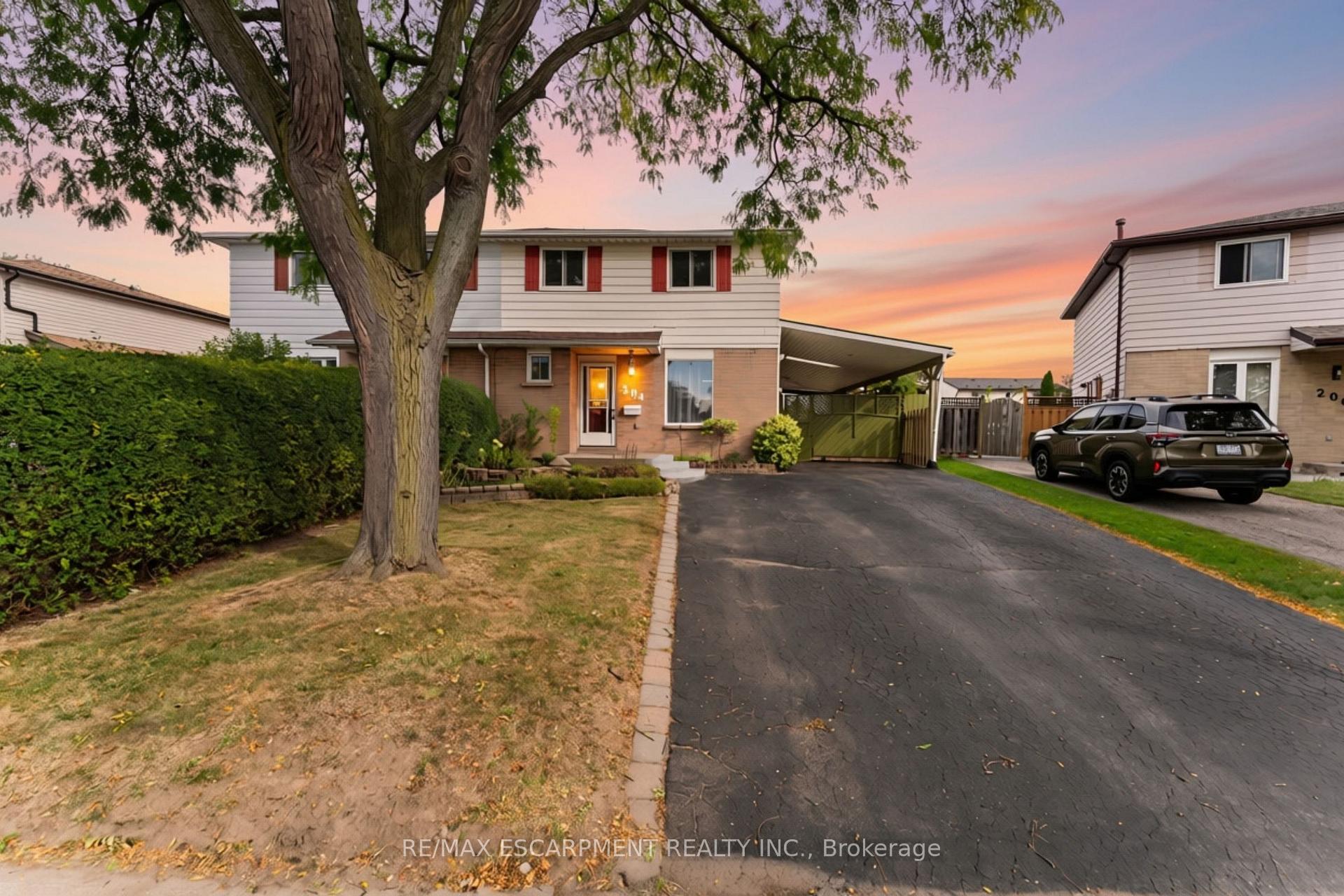 Photo 1 of 204 Birchcliffe Crescent, Hamilton, Berrisfield — HOMEH