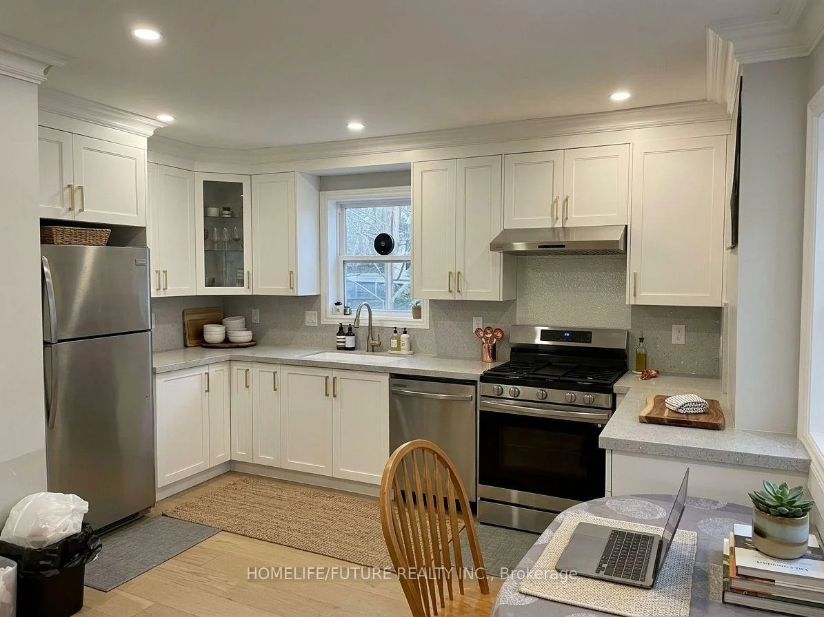 Photo 4 of 22 Crittenden Drive, Georgina, Keswick South — HOMEH