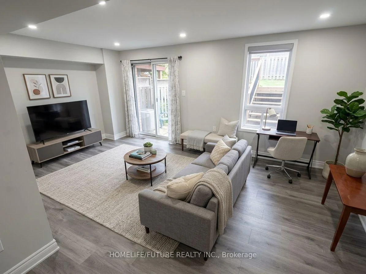 Photo 5 of 22 Crittenden Drive, Georgina, Keswick South — HOMEH