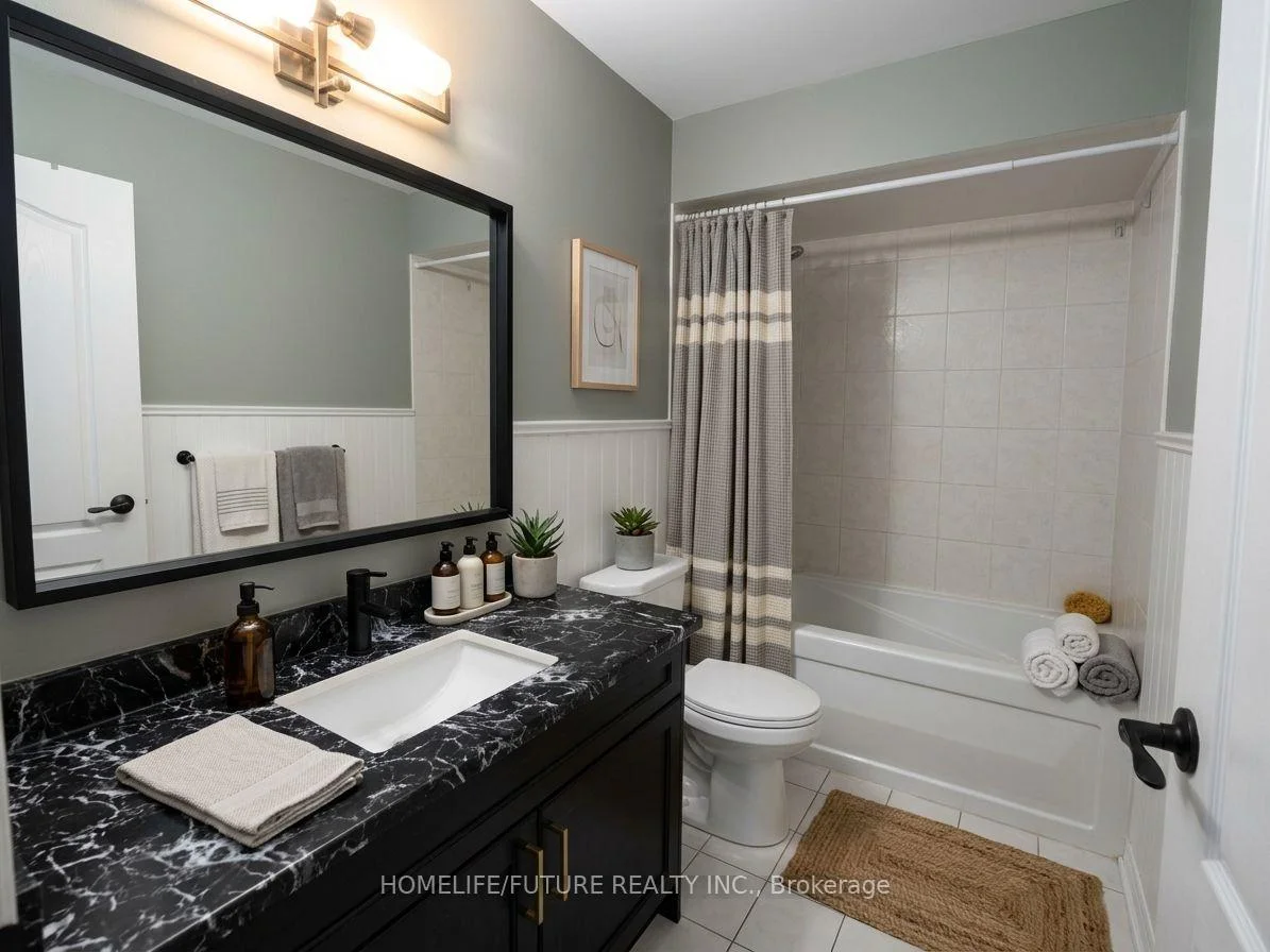 Photo 8 of 22 Crittenden Drive, Georgina, Keswick South — HOMEH