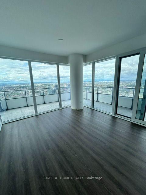 Front of Unit 6205, 448 Burnhamthorpe Rd W