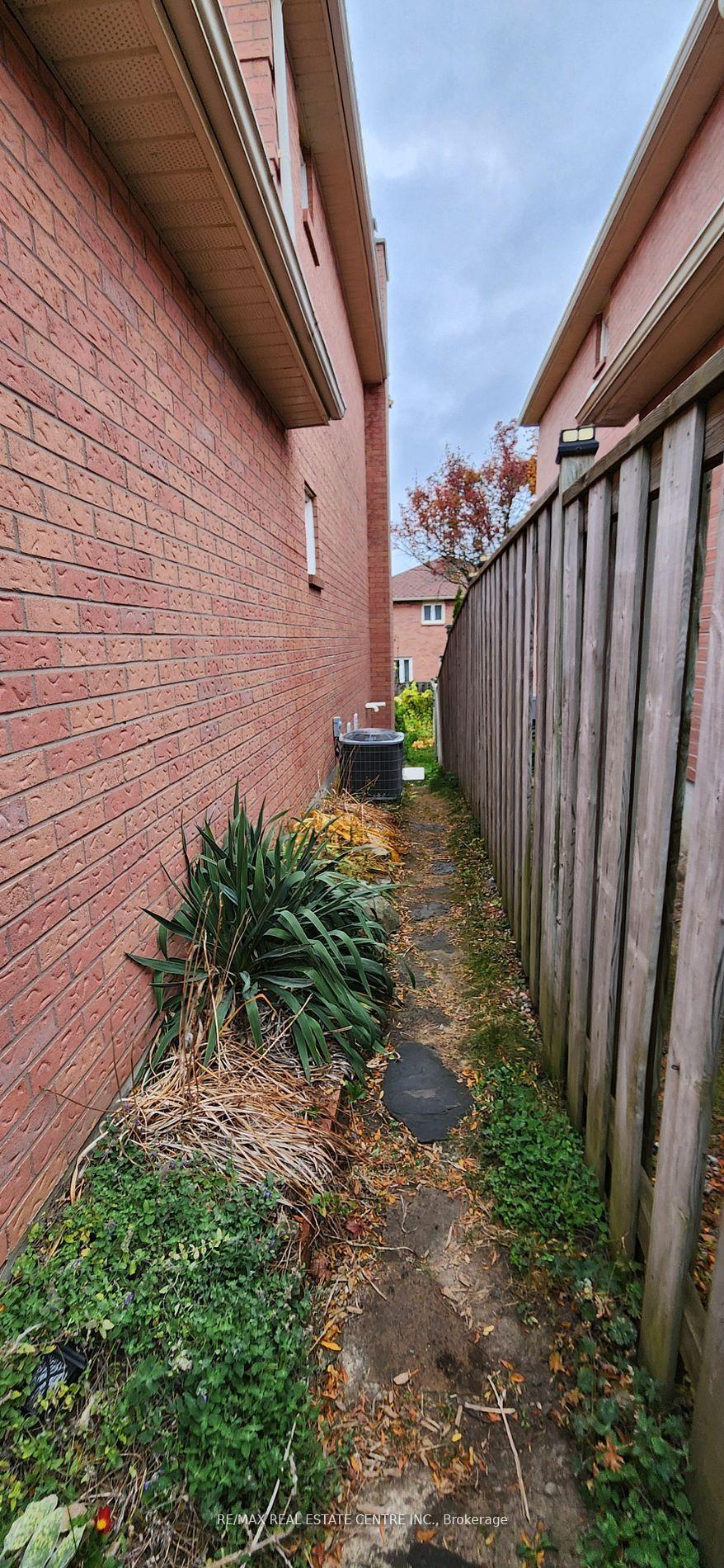 Photo 4 of Unit basement, 15 Dagwell Crescent, Ajax, Central West — HOMEH