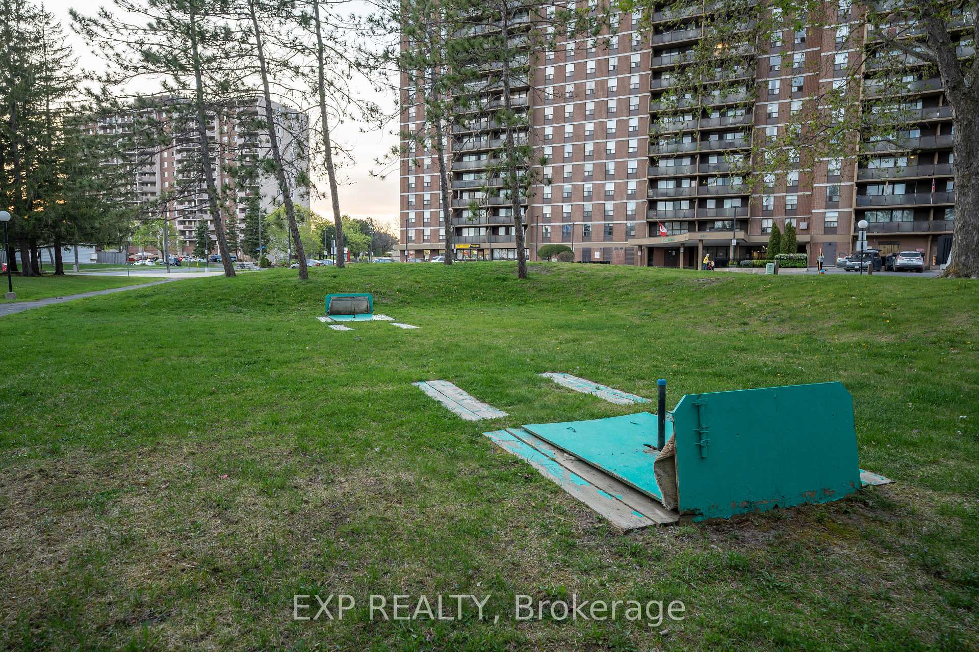 Photo 34 of Unit 404, 665 Bathgate Drive, Ottawa, Carson Meadows — HOMEH