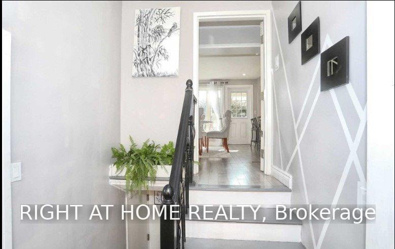 Photo 2 of Unit (Main), 9 Aveline Crescent, Scarborough, Woburn — HOMEH