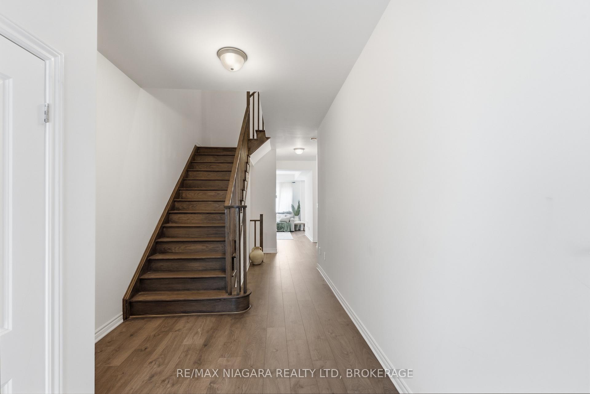 Photo 4 of 56 Sapphire Way, Thorold, Rolling Meadows — HOMEH