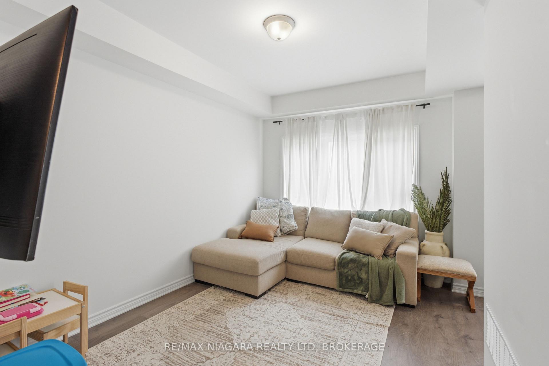 Photo 7 of 56 Sapphire Way, Thorold, Rolling Meadows — HOMEH