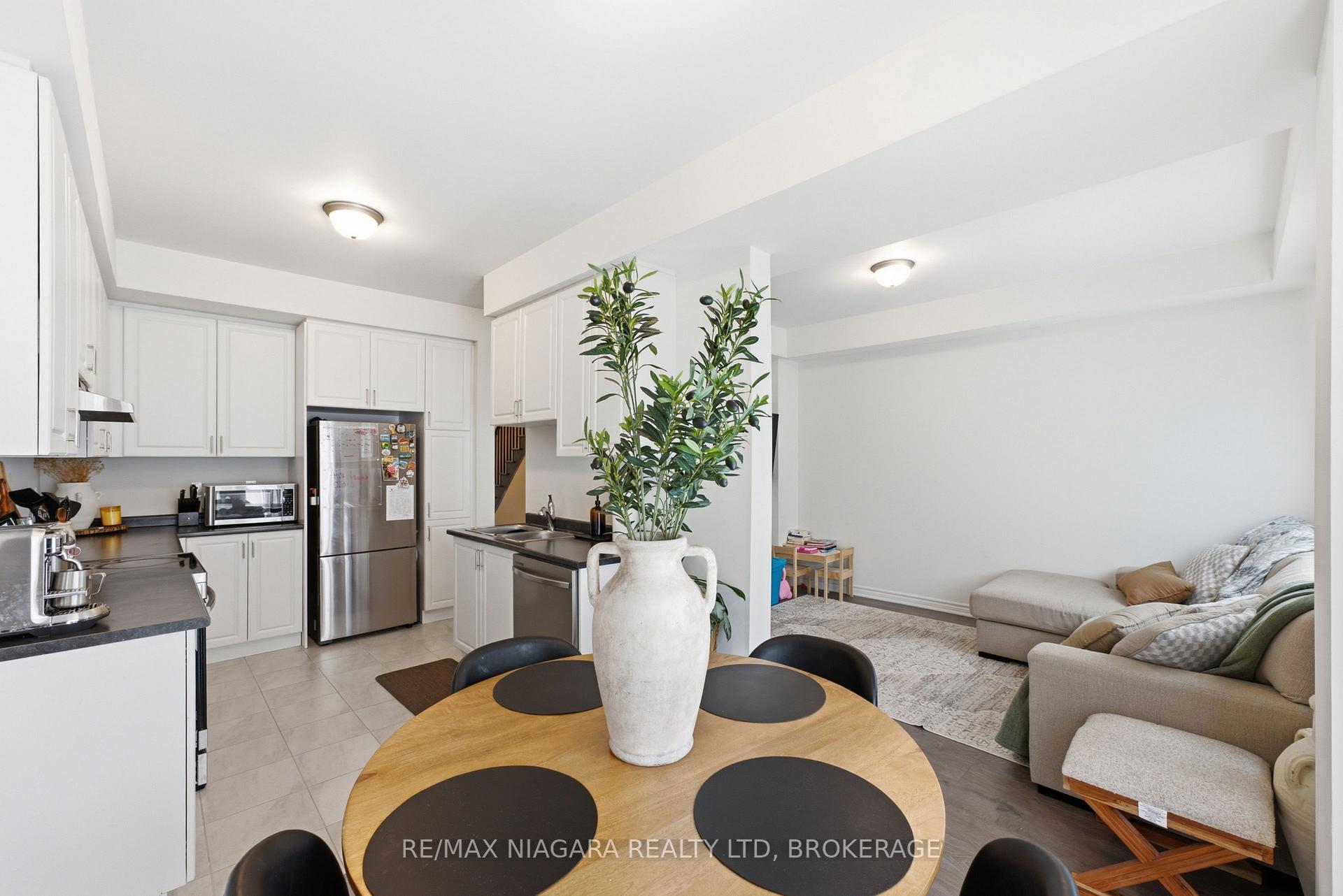 Photo 9 of 56 Sapphire Way, Thorold, Rolling Meadows — HOMEH