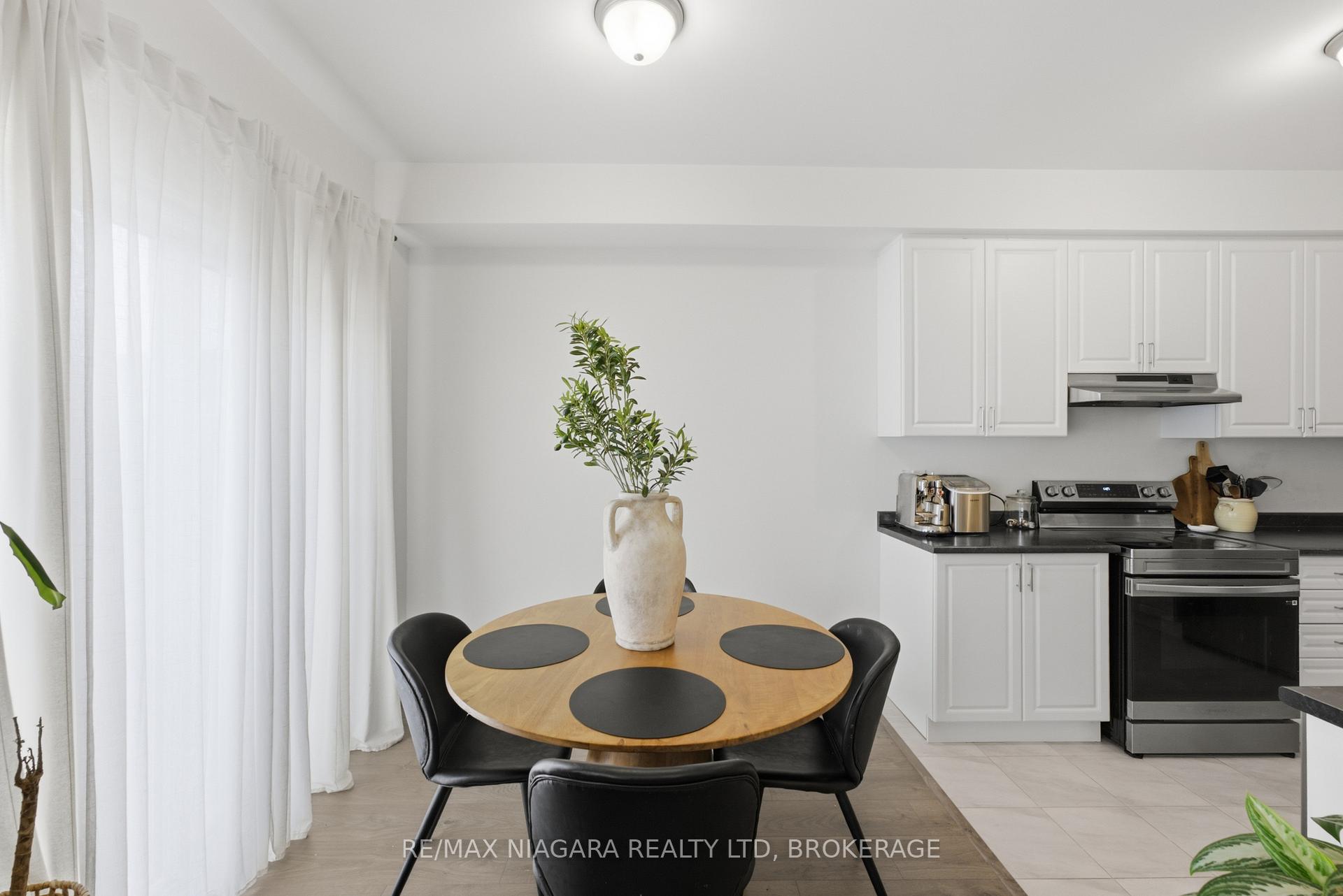 Photo 16 of 56 Sapphire Way, Thorold, Rolling Meadows — HOMEH