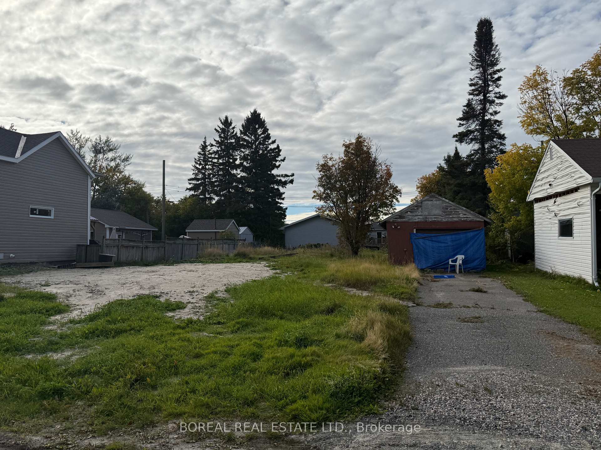 Photo 6 of 115 Fourteenth Avenue, Cochrane — HOMEH