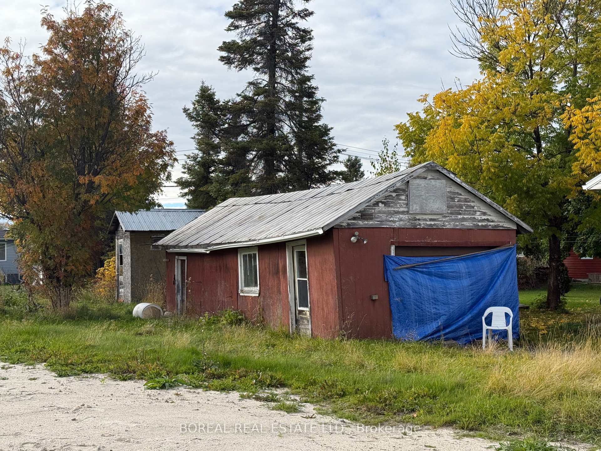 Photo 7 of 115 Fourteenth Avenue, Cochrane — HOMEH