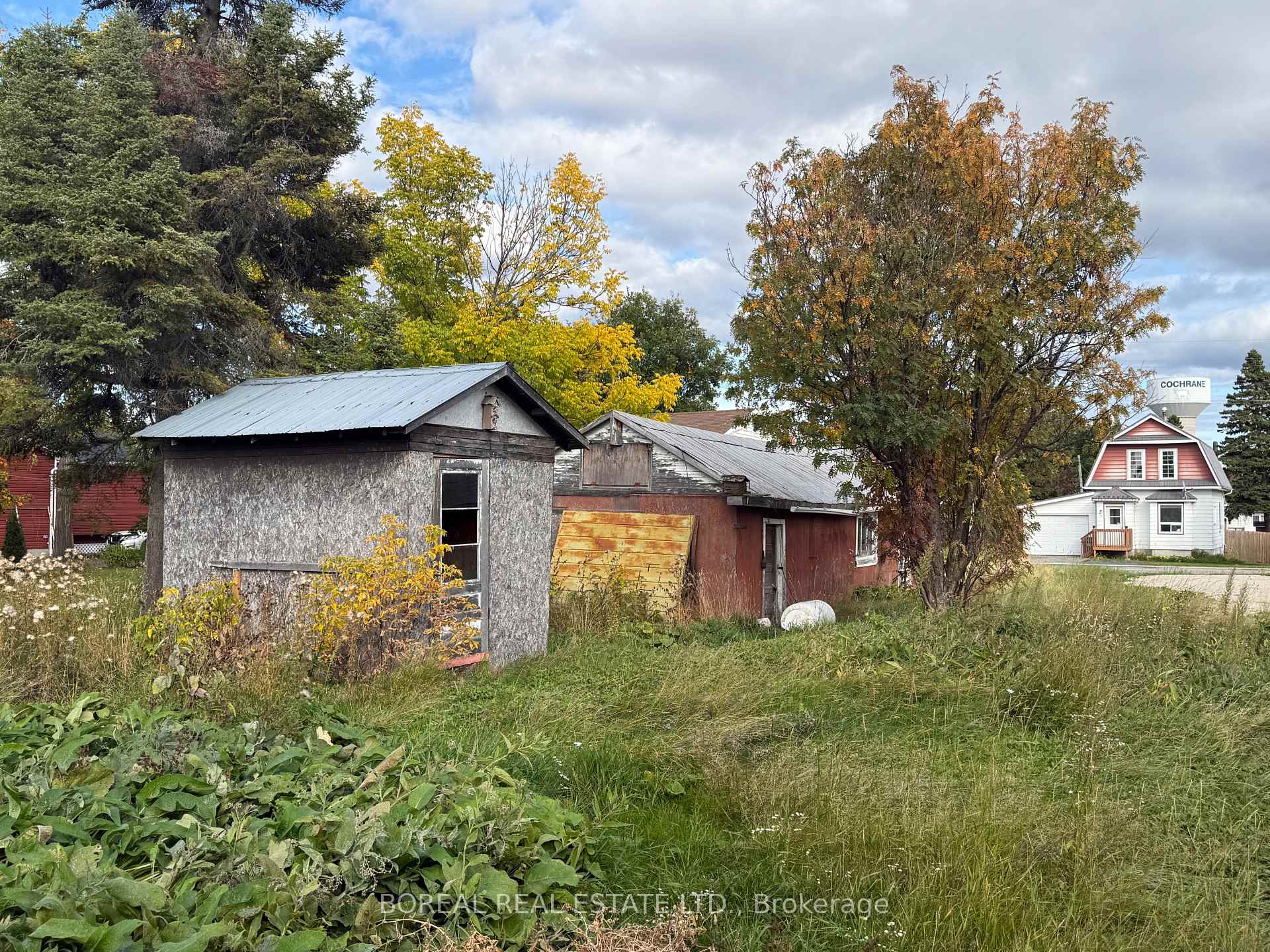 Photo 9 of 115 Fourteenth Avenue, Cochrane — HOMEH