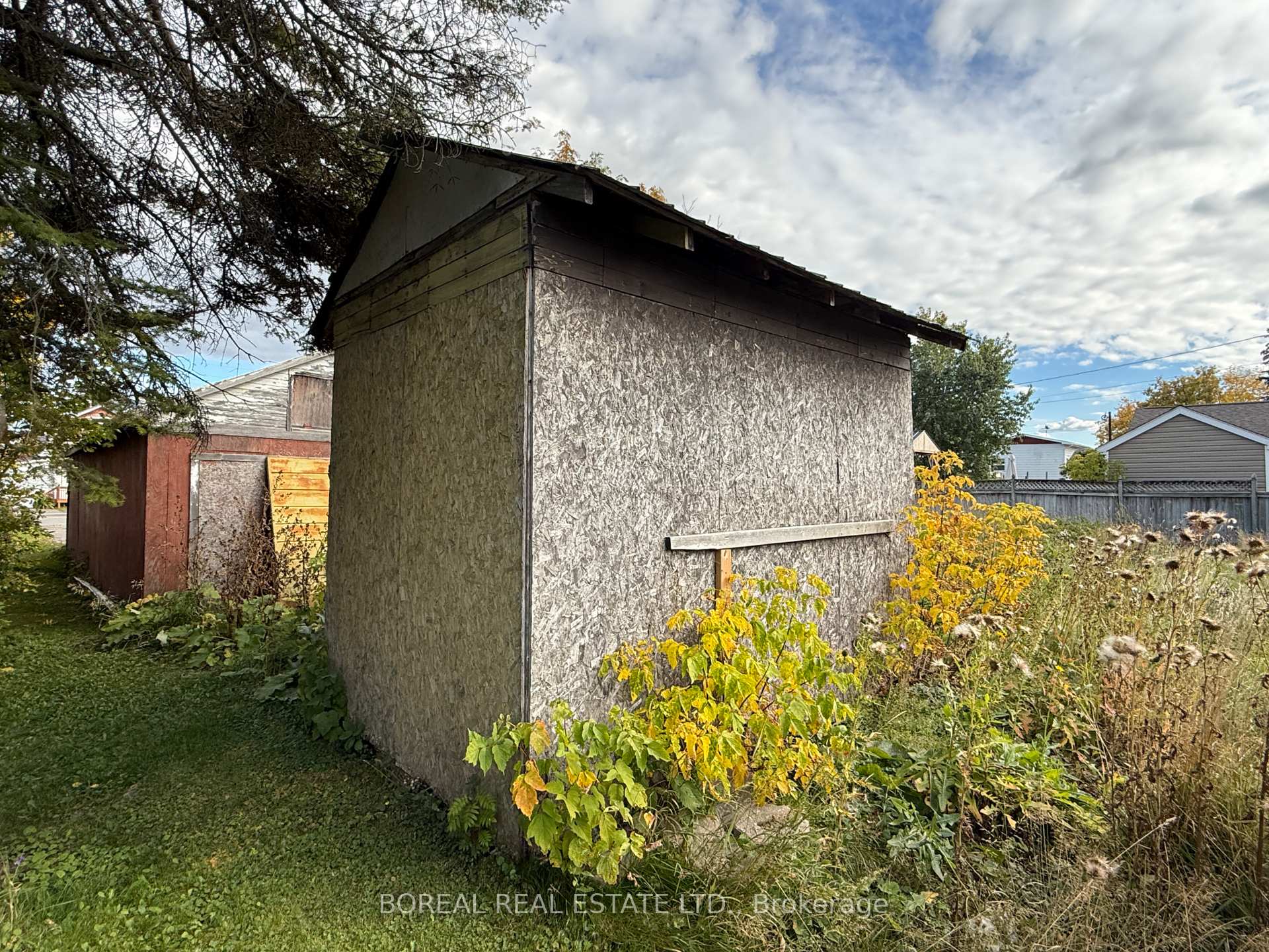 Photo 11 of 115 Fourteenth Avenue, Cochrane — HOMEH