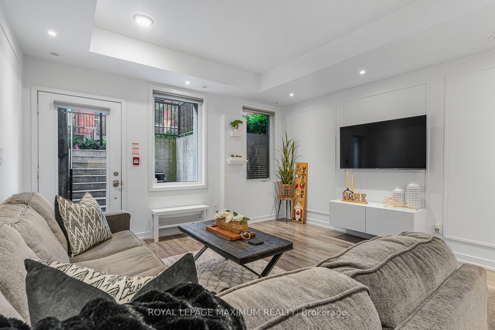 Photo 4 of Unit 2B, 867 Wilson Avenue, North York, Downsview-Roding-CFB — HOMEH