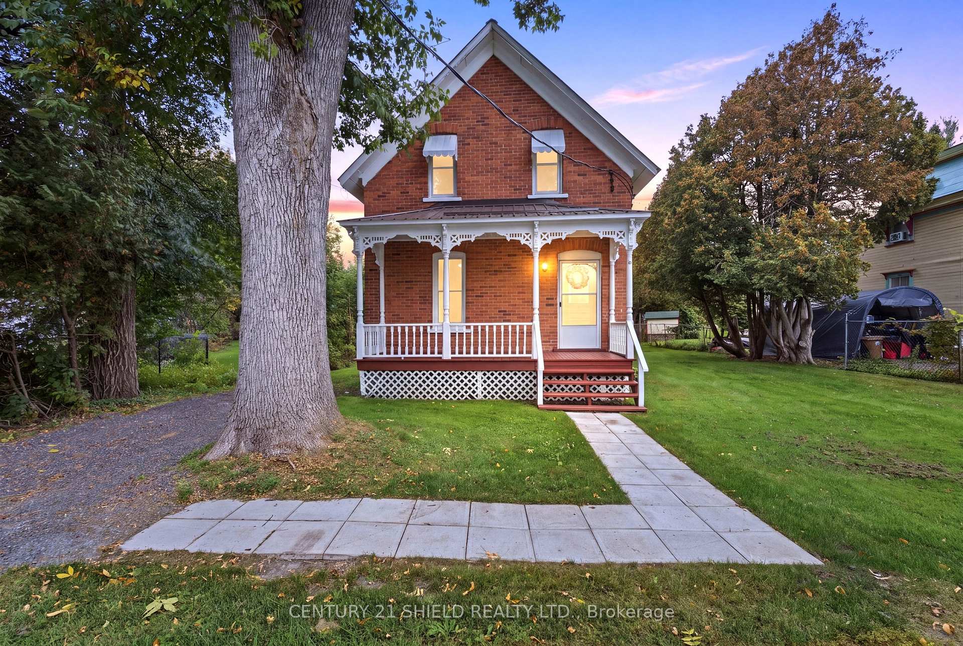 Photo of 13 Oak Street