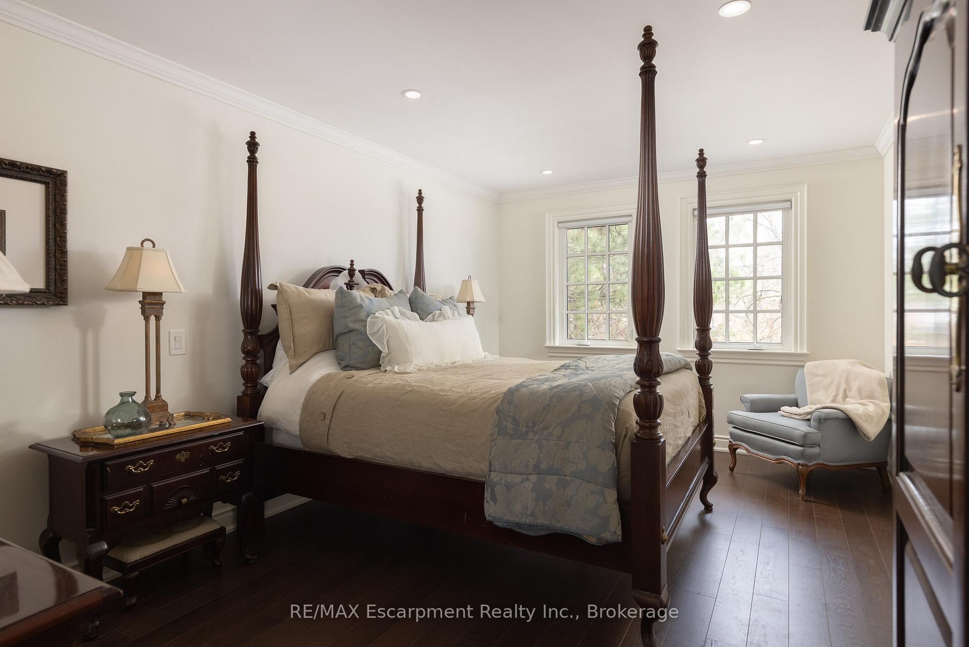 Photo 21 of 392 Aspen Forest Drive, Oakville, Ford — HOMEH