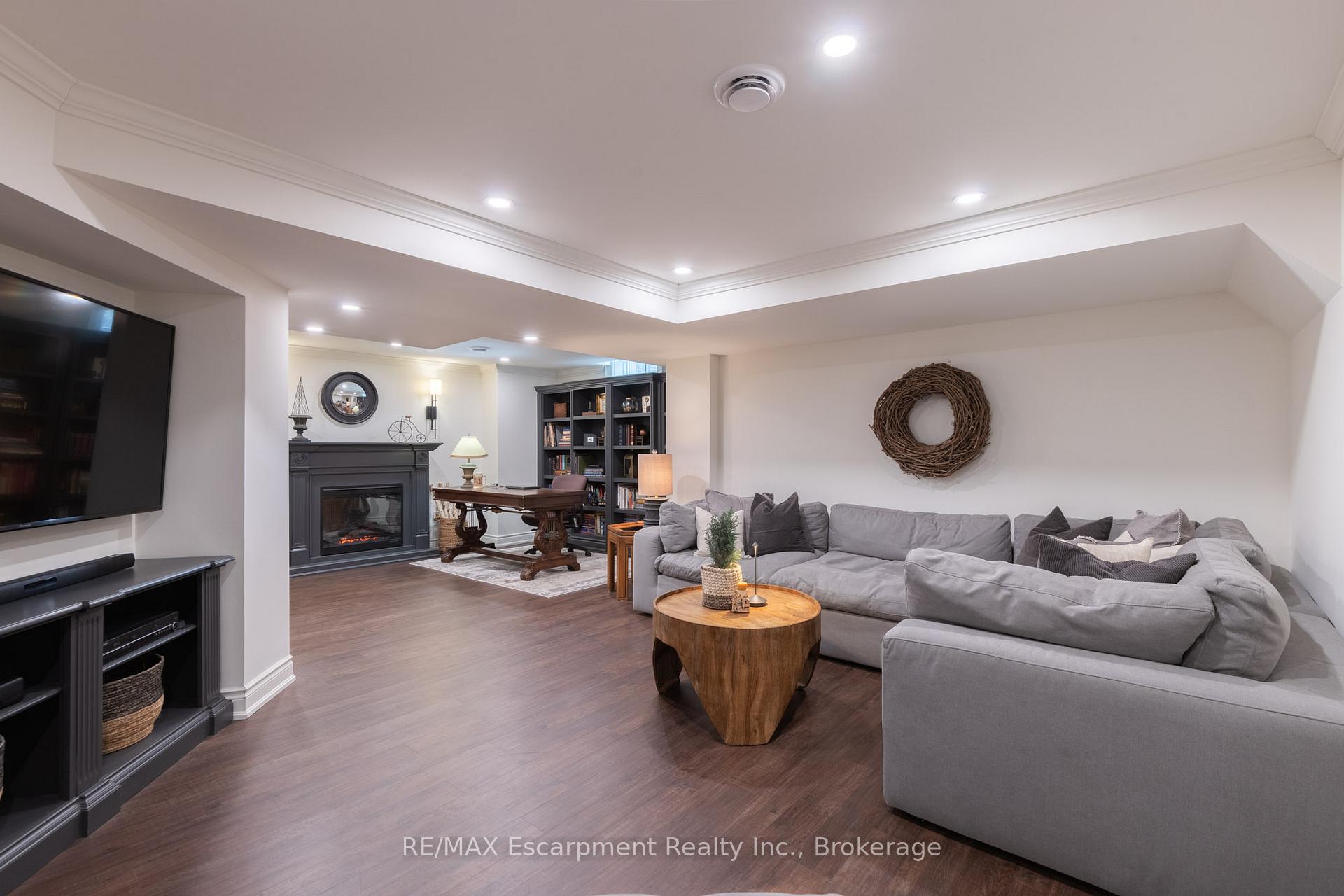 Photo 31 of 392 Aspen Forest Drive, Oakville, Ford — HOMEH