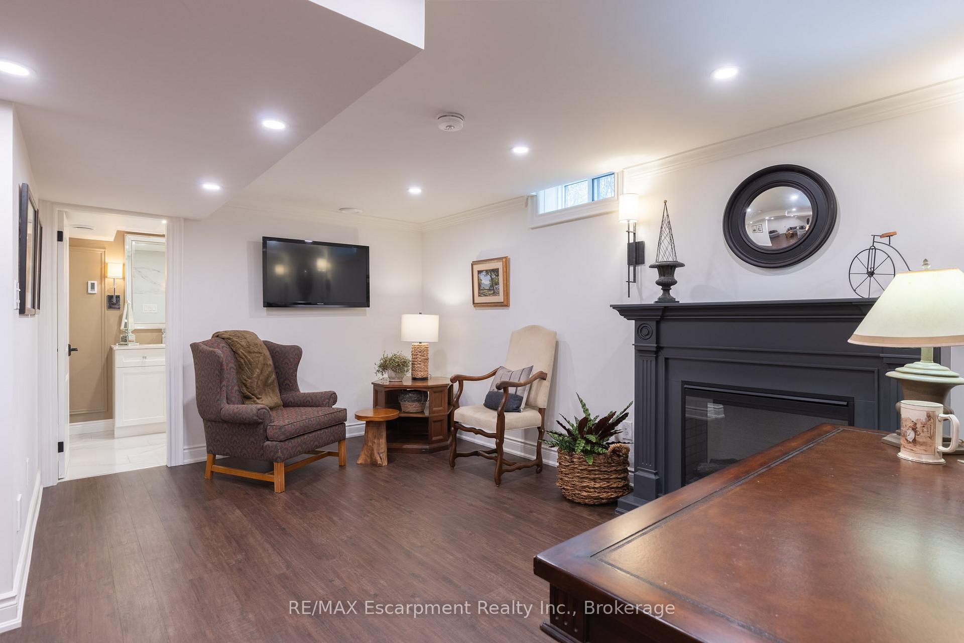 Photo 34 of 392 Aspen Forest Drive, Oakville, Ford — HOMEH