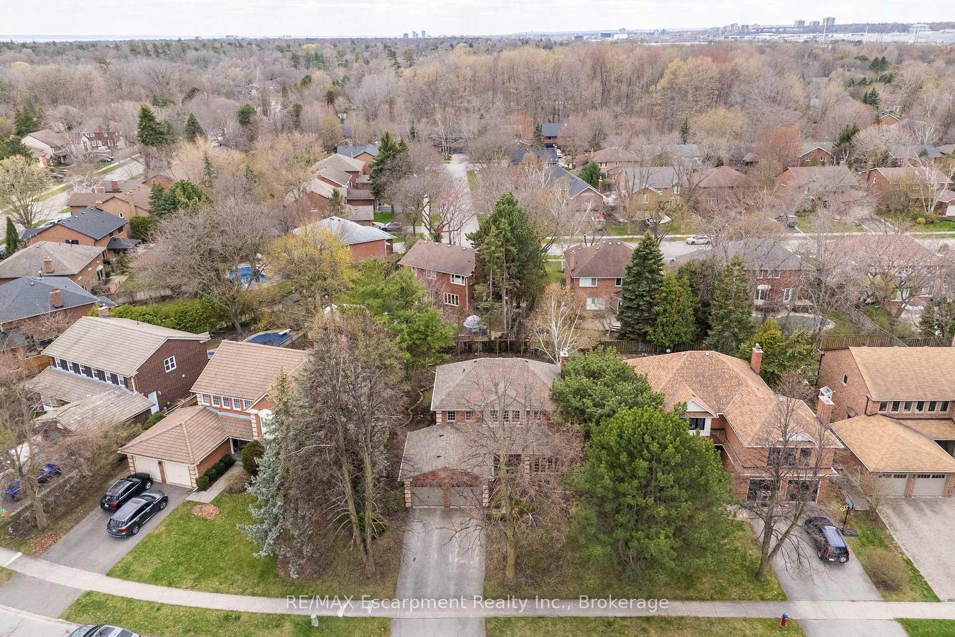 Photo 46 of 392 Aspen Forest Drive, Oakville, Ford — HOMEH