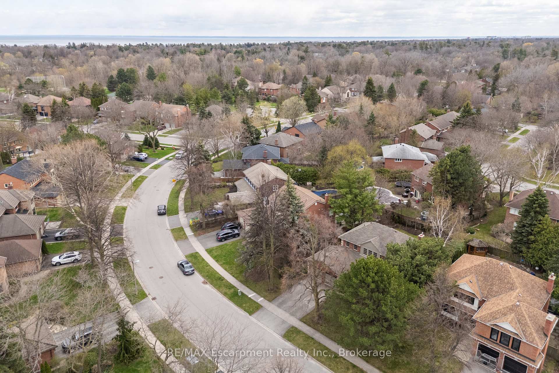 Photo 48 of 392 Aspen Forest Drive, Oakville, Ford — HOMEH