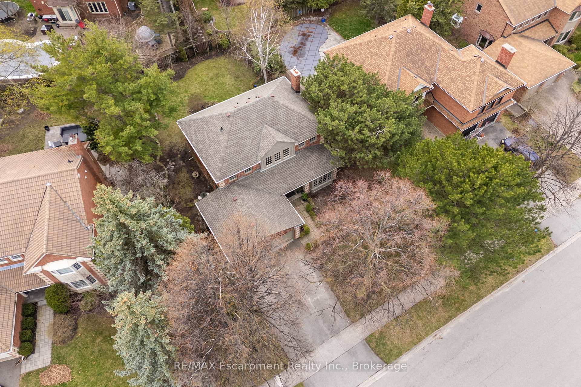 Photo 49 of 392 Aspen Forest Drive, Oakville, Ford — HOMEH