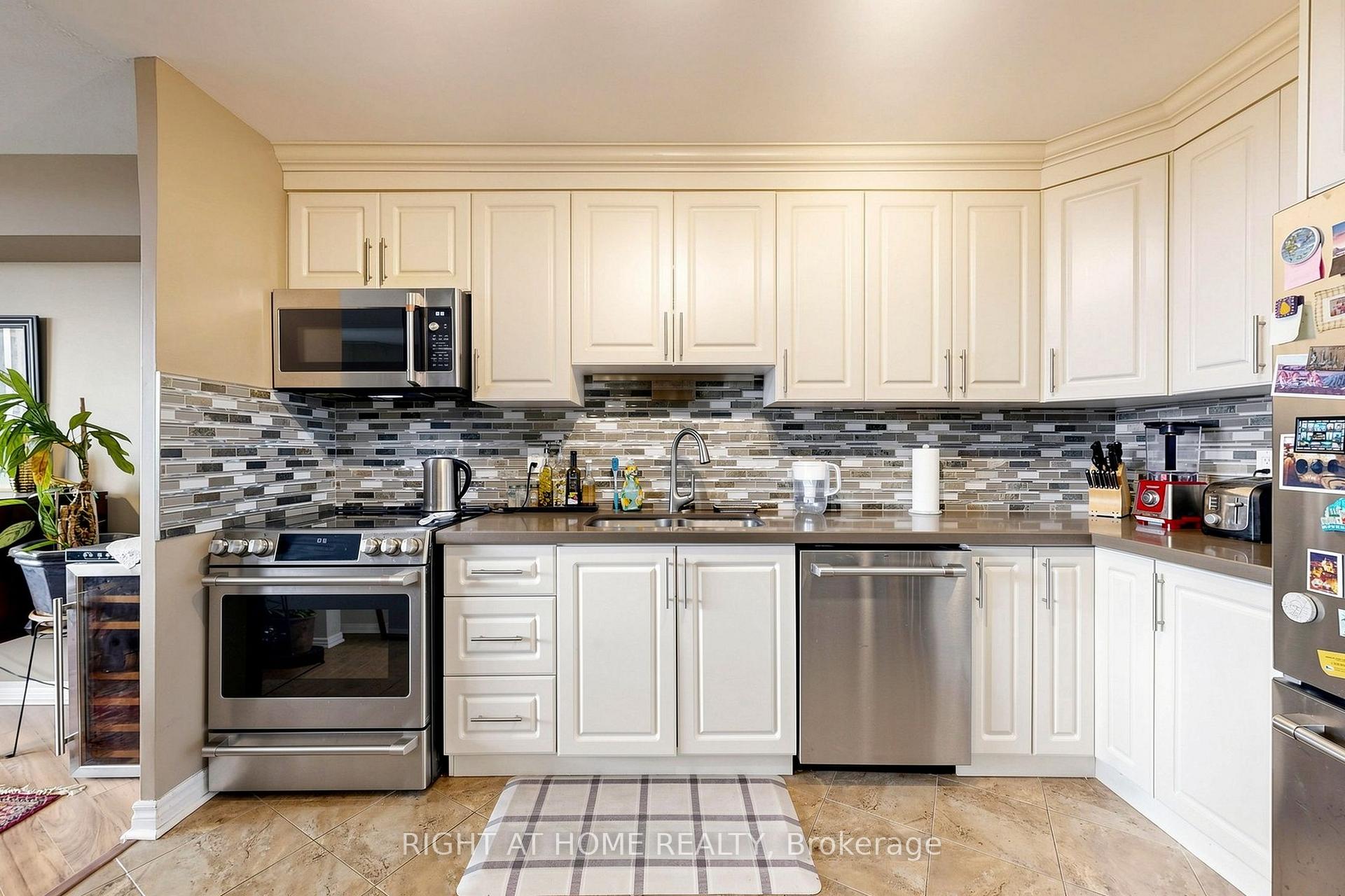 Photo 4 of Unit 1116, 15 Vicora Linkway, Toronto, Flemingdon Park — HOMEH