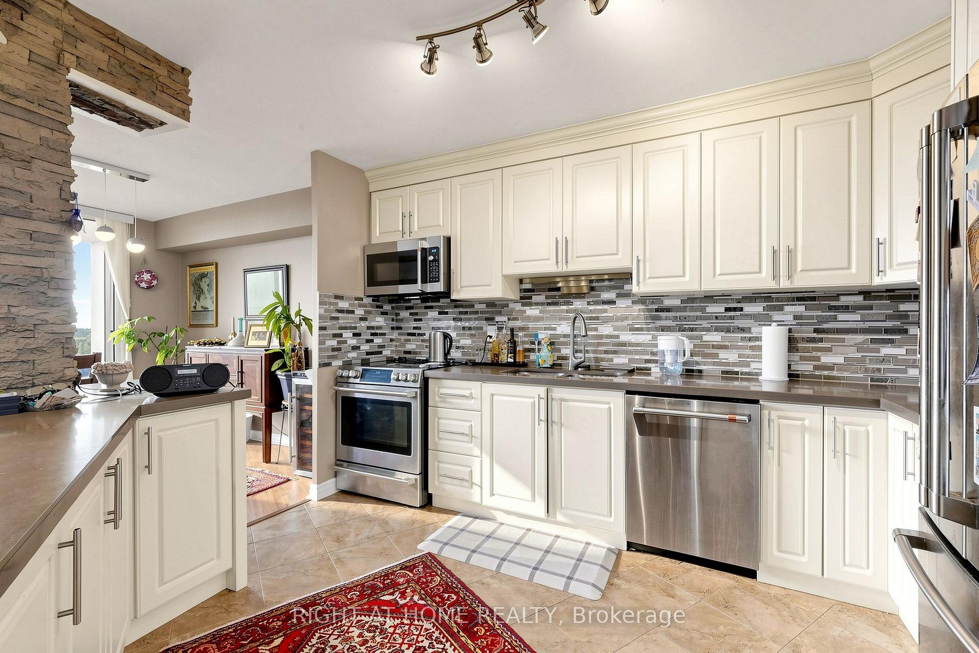 Photo 5 of Unit 1116, 15 Vicora Linkway, Toronto, Flemingdon Park — HOMEH
