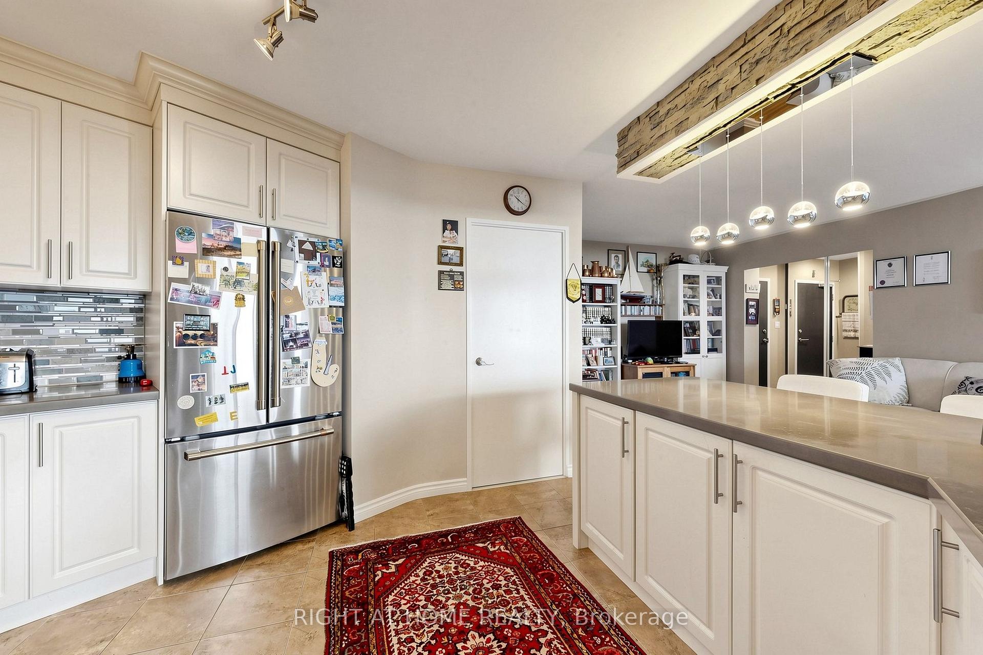 Photo 6 of Unit 1116, 15 Vicora Linkway, Toronto, Flemingdon Park — HOMEH