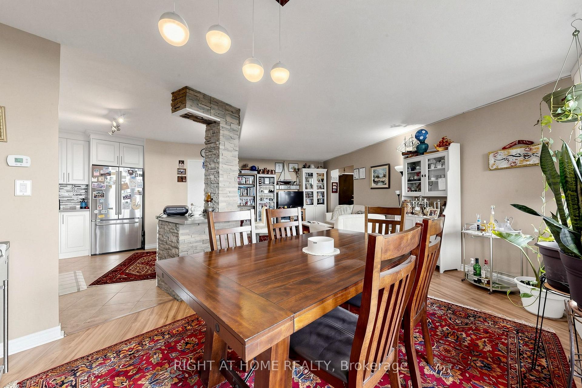 Photo 10 of Unit 1116, 15 Vicora Linkway, Toronto, Flemingdon Park — HOMEH