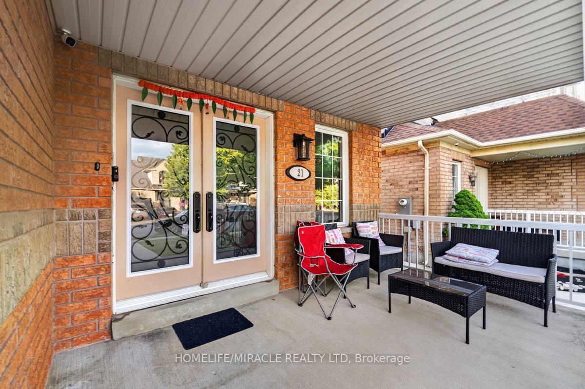 Photo 2 of 21 Chalkfarm Crescent, Brampton, Northwest Sandalwood Parkway — HOMEH