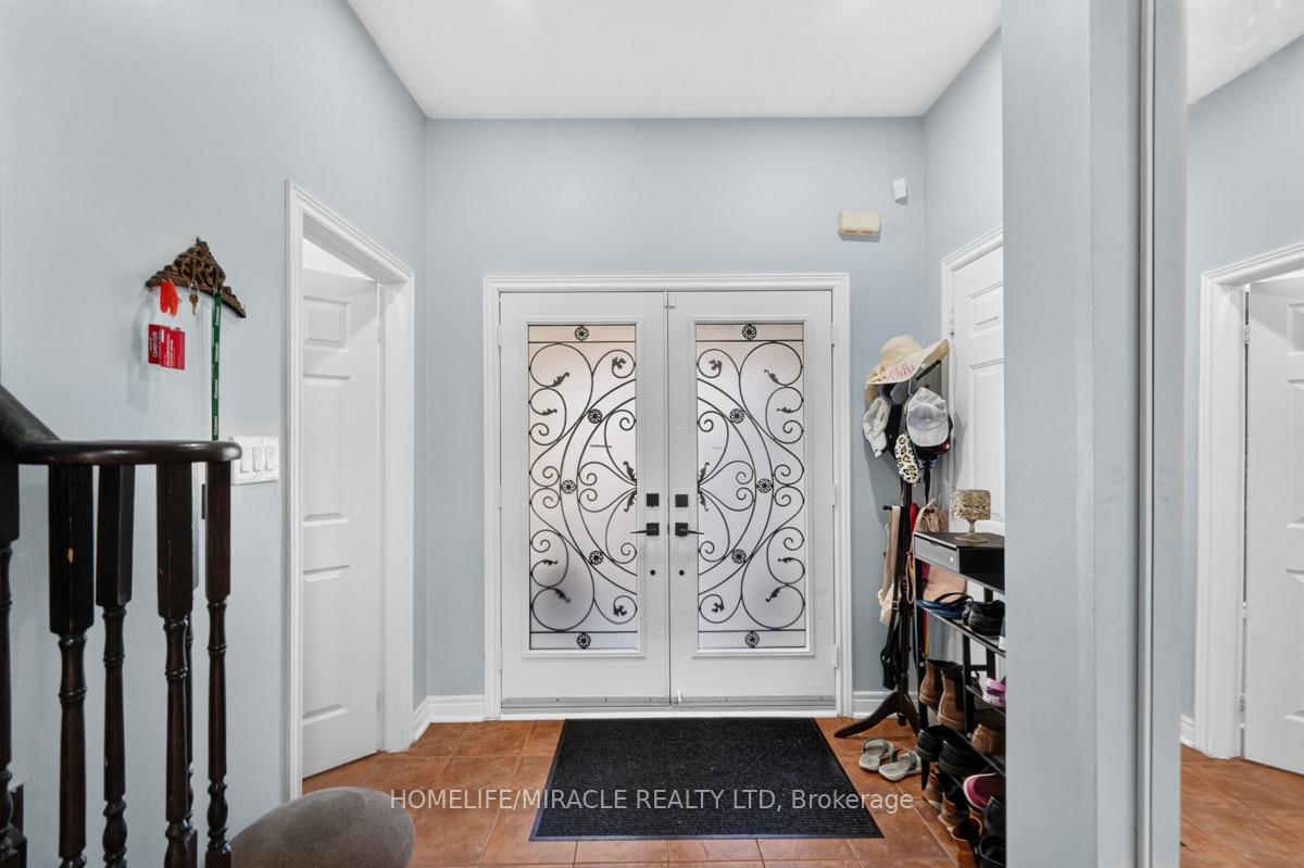 Photo 3 of 21 Chalkfarm Crescent, Brampton, Northwest Sandalwood Parkway — HOMEH