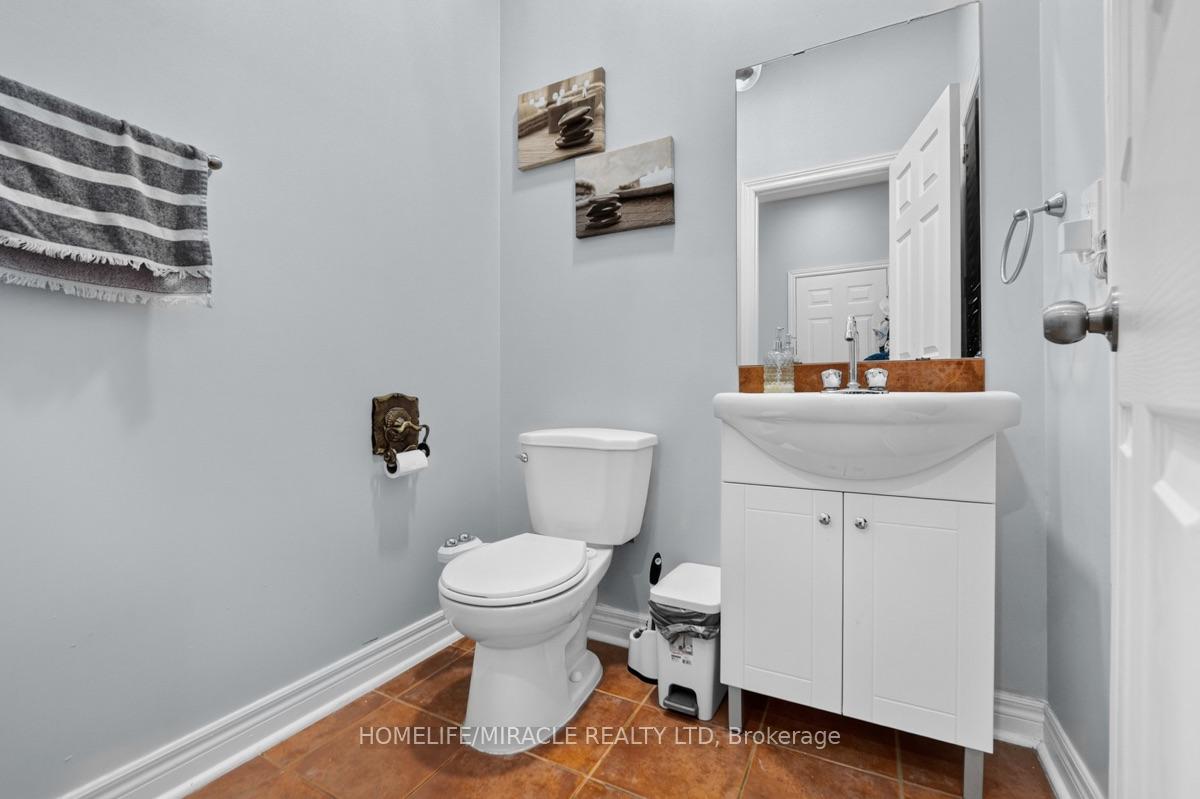 Photo 4 of 21 Chalkfarm Crescent, Brampton, Northwest Sandalwood Parkway — HOMEH