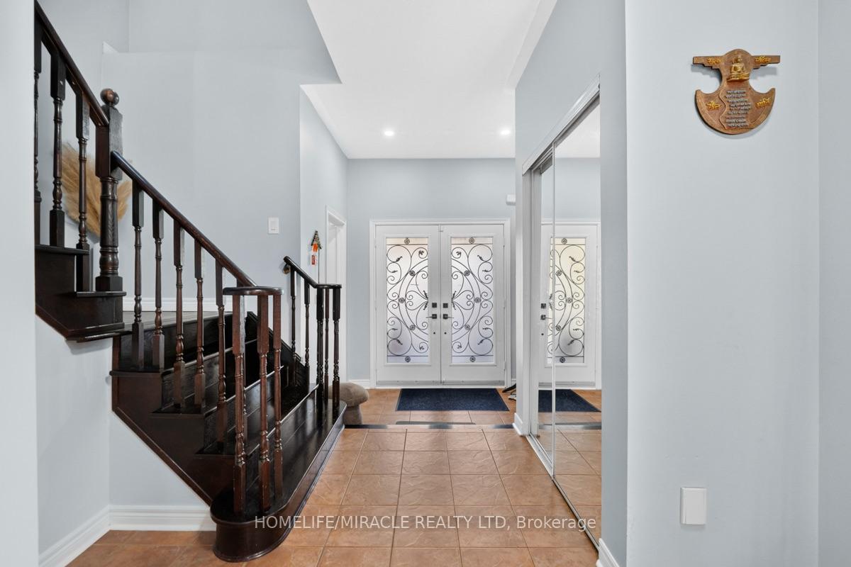 Photo 5 of 21 Chalkfarm Crescent, Brampton, Northwest Sandalwood Parkway — HOMEH