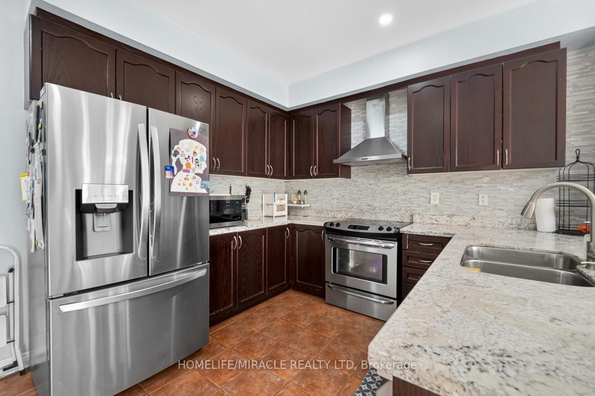 Photo 6 of 21 Chalkfarm Crescent, Brampton, Northwest Sandalwood Parkway — HOMEH