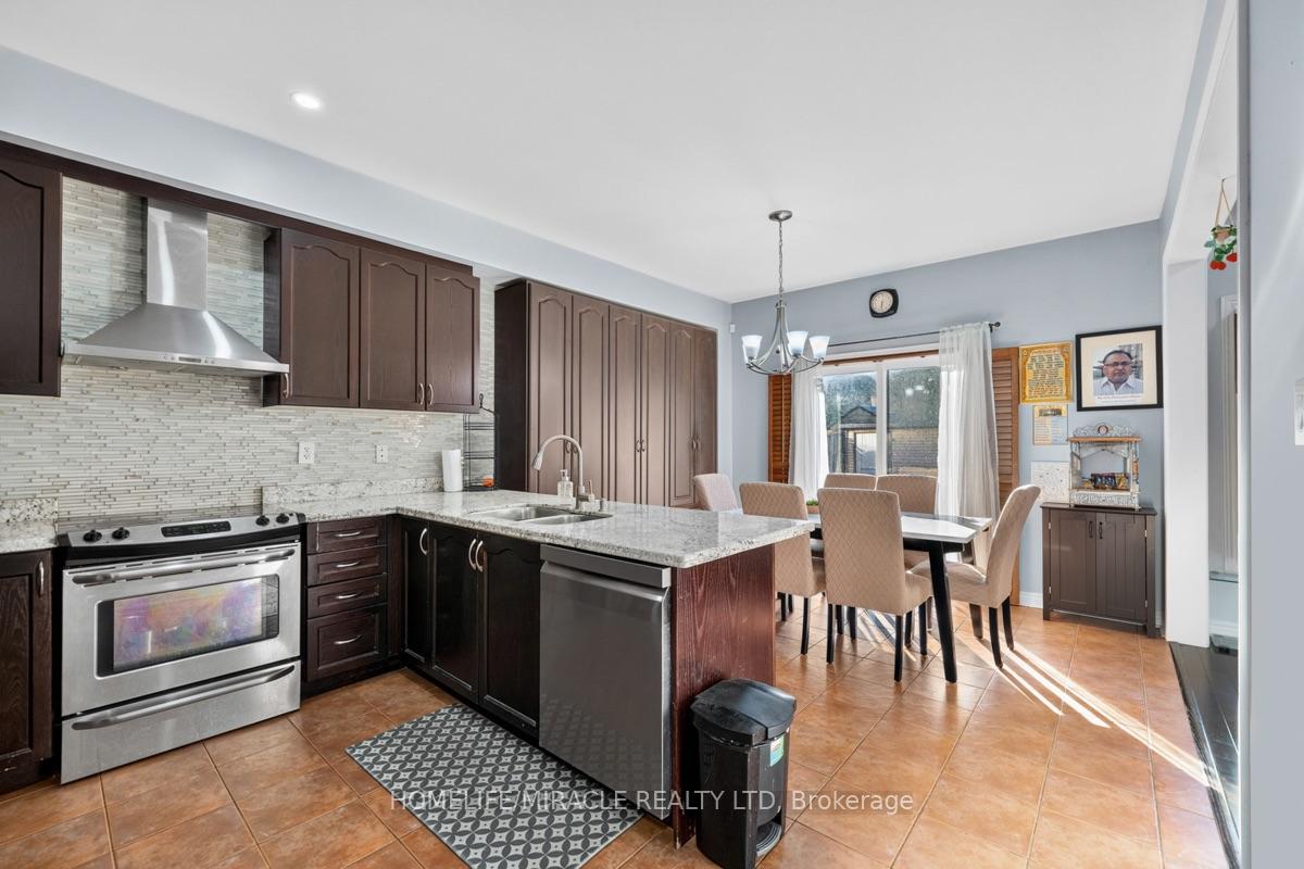 Photo 7 of 21 Chalkfarm Crescent, Brampton, Northwest Sandalwood Parkway — HOMEH
