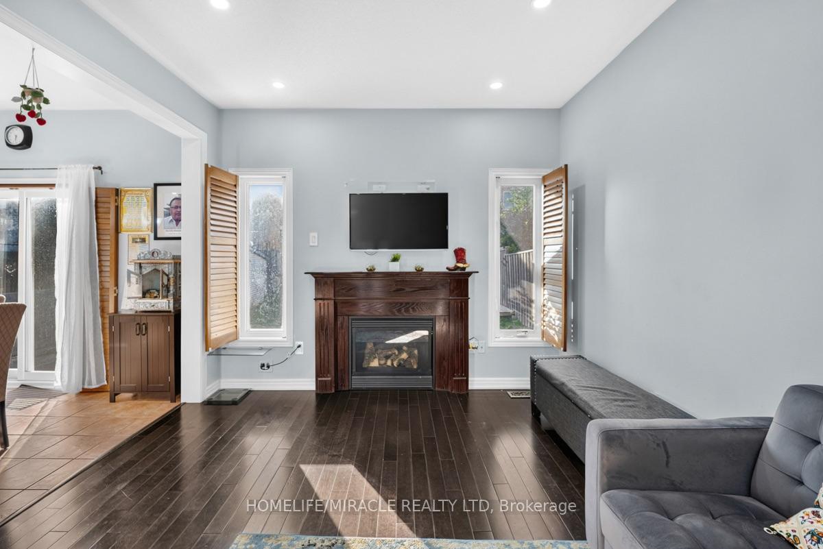 Photo 9 of 21 Chalkfarm Crescent, Brampton, Northwest Sandalwood Parkway — HOMEH