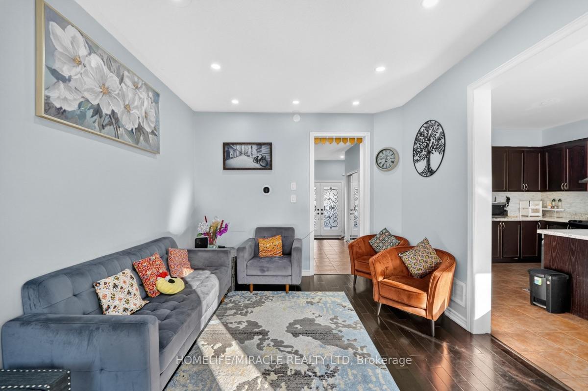 Photo 10 of 21 Chalkfarm Crescent, Brampton, Northwest Sandalwood Parkway — HOMEH