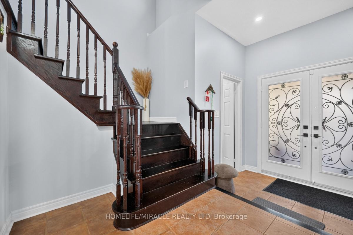 Photo 11 of 21 Chalkfarm Crescent, Brampton, Northwest Sandalwood Parkway — HOMEH