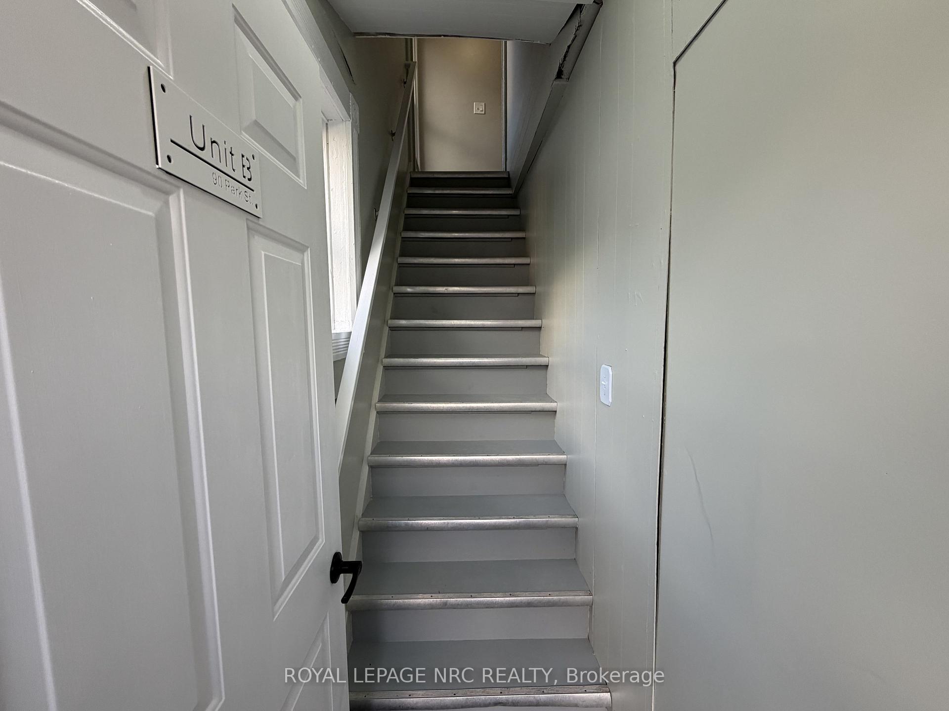 Photo 2 of 90 Park Street, Welland, Welland Downtown — HOMEH