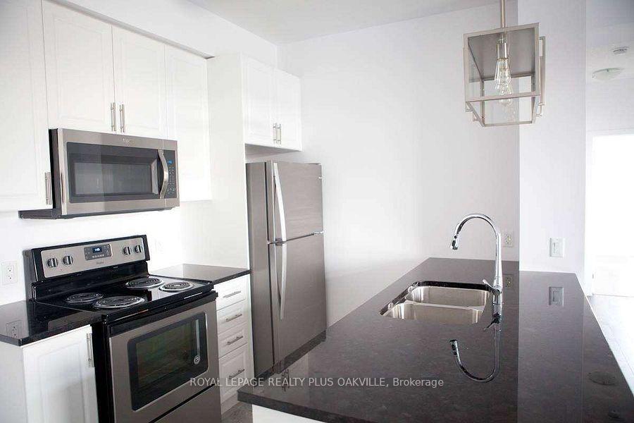 Photo 4 of Unit 221, 2490 Old Bronte Road, Oakville, Westmount — HOMEH