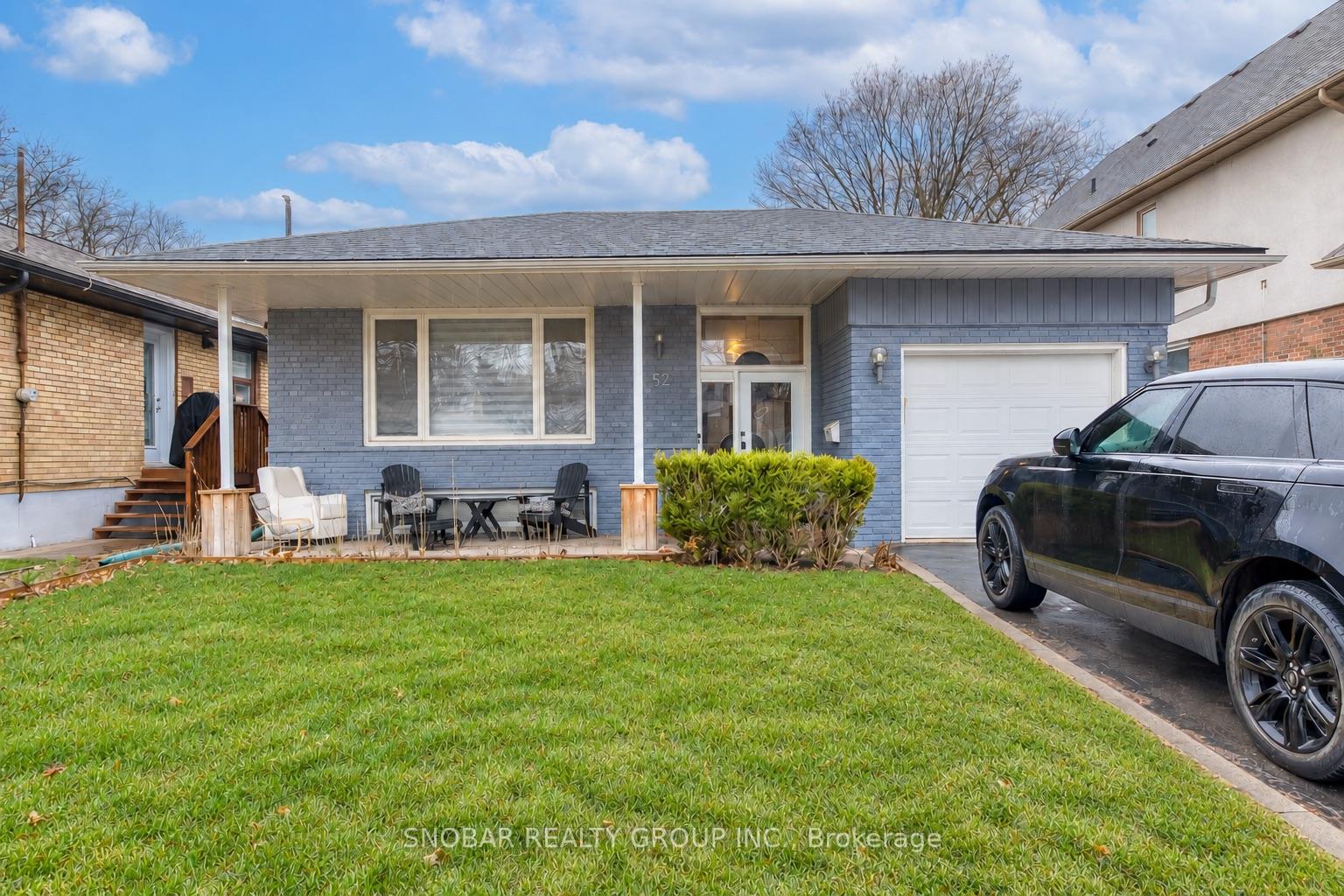 Photo 1 of 52 Decarie Circle, Etobicoke, Eringate-Centennial-West Deane — HOMEH