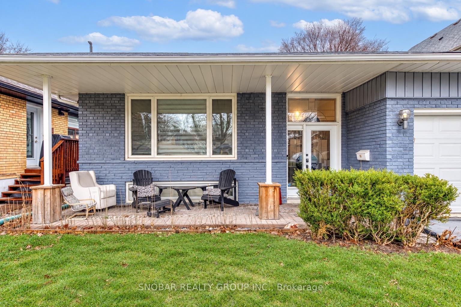 Photo 2 of 52 Decarie Circle, Etobicoke, Eringate-Centennial-West Deane — HOMEH