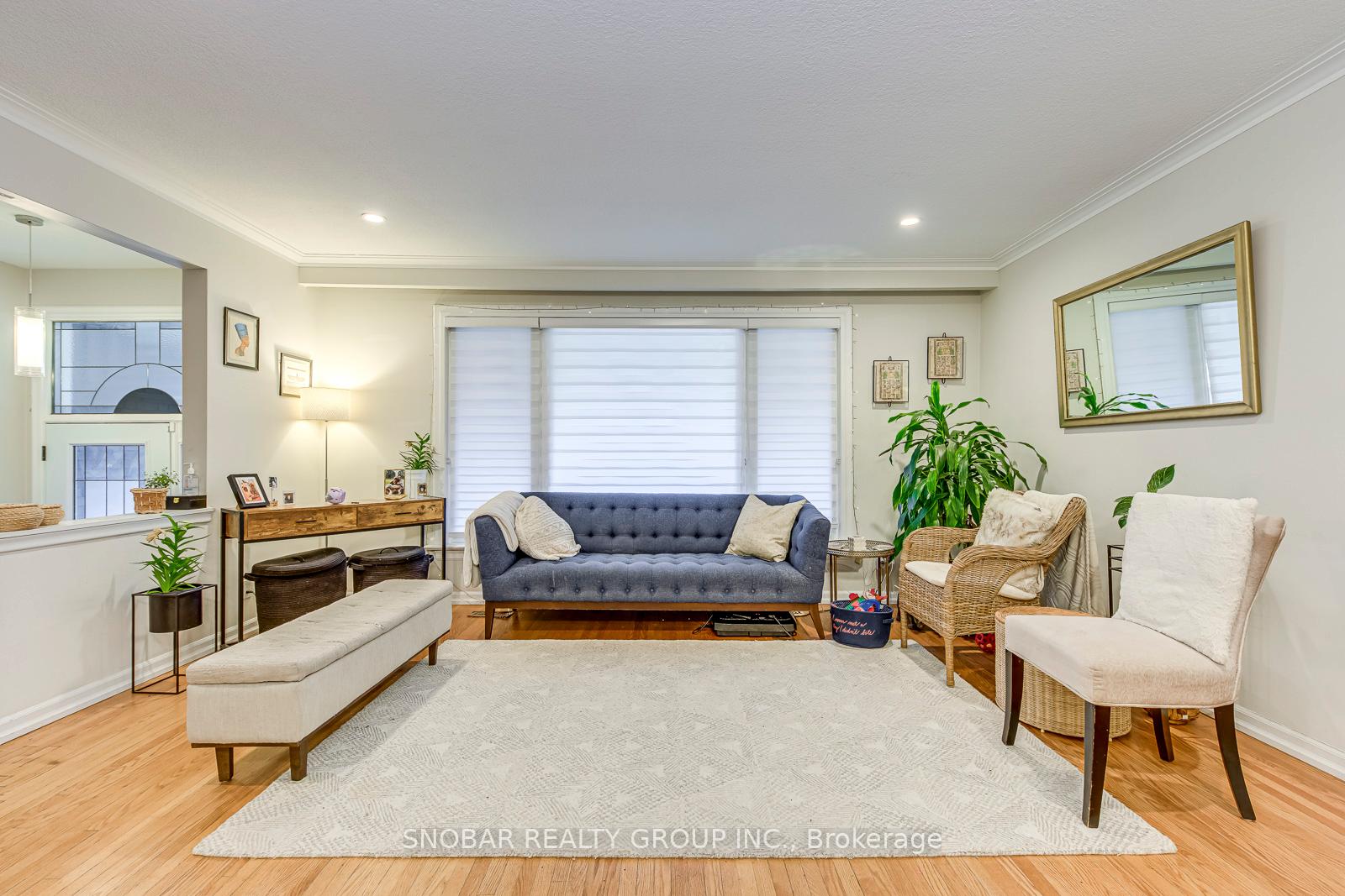 Photo 5 of 52 Decarie Circle, Etobicoke, Eringate-Centennial-West Deane — HOMEH