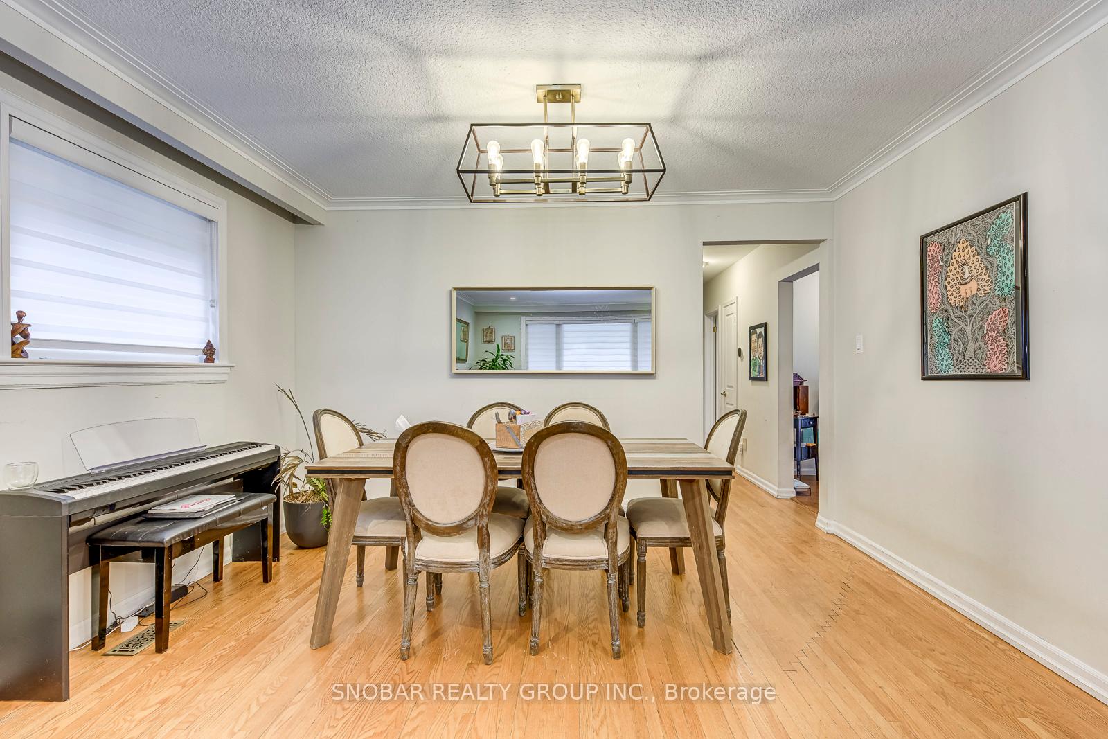 Photo 6 of 52 Decarie Circle, Etobicoke, Eringate-Centennial-West Deane — HOMEH