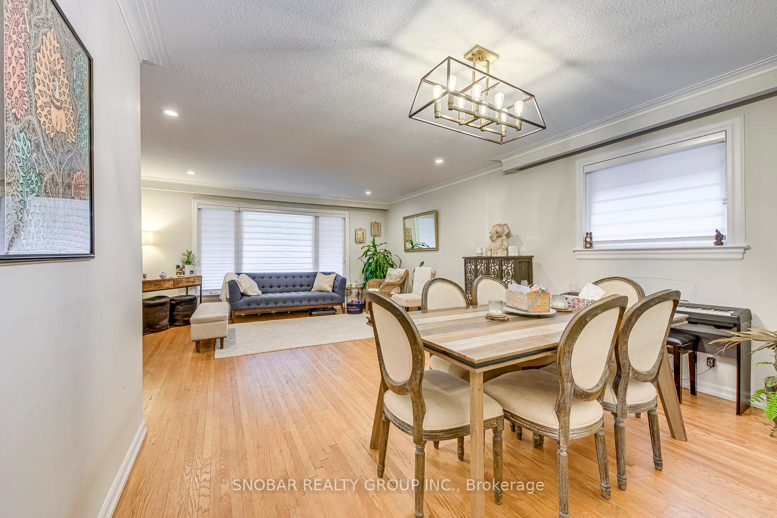 Photo 7 of 52 Decarie Circle, Etobicoke, Eringate-Centennial-West Deane — HOMEH