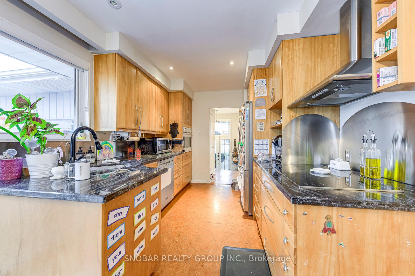 Photo 9 of 52 Decarie Circle, Etobicoke, Eringate-Centennial-West Deane — HOMEH