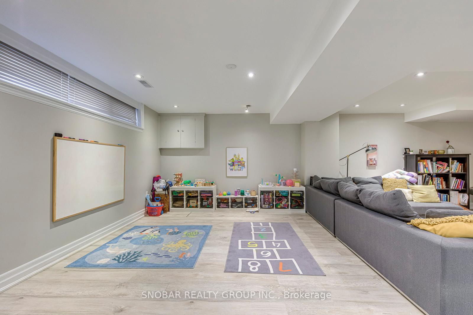 Photo 16 of 52 Decarie Circle, Etobicoke, Eringate-Centennial-West Deane — HOMEH