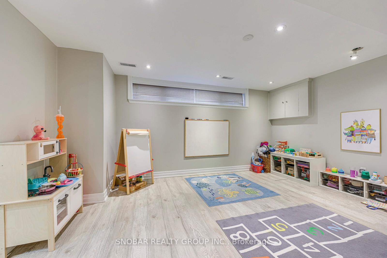 Photo 15 of 52 Decarie Circle, Etobicoke, Eringate-Centennial-West Deane — HOMEH